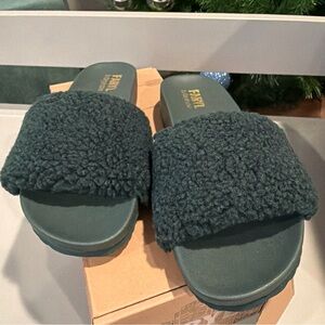 Faryl Dark Green Slide Sandals